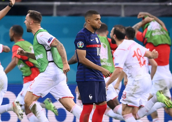 隐忧现现:欧洲杯上球队内部问题浮出水面的简单介绍 隐忧现现:欧洲杯上球队内部问题浮出水面的简单介绍