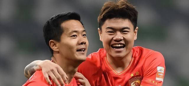 塔什干火车头队逆转胜利，晋级小组赛