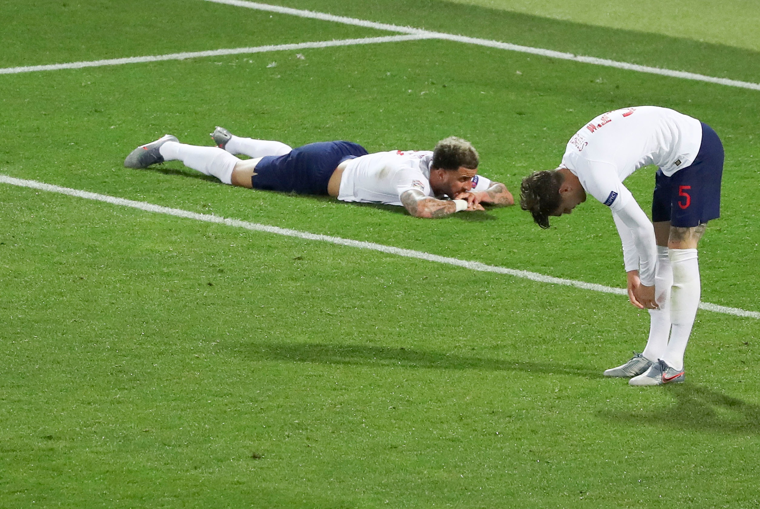 韩国队与荷兰队在热身赛中实力较量