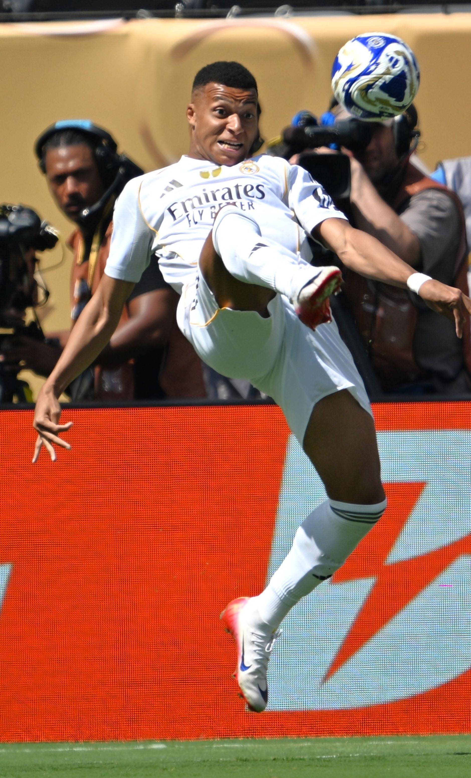 开云体育官网入口-关于皇马客场失利！防线漏洞暴露，进攻乏力的信息