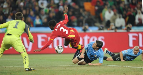 红蓝军团热血对决！掀起足球赛场风暴