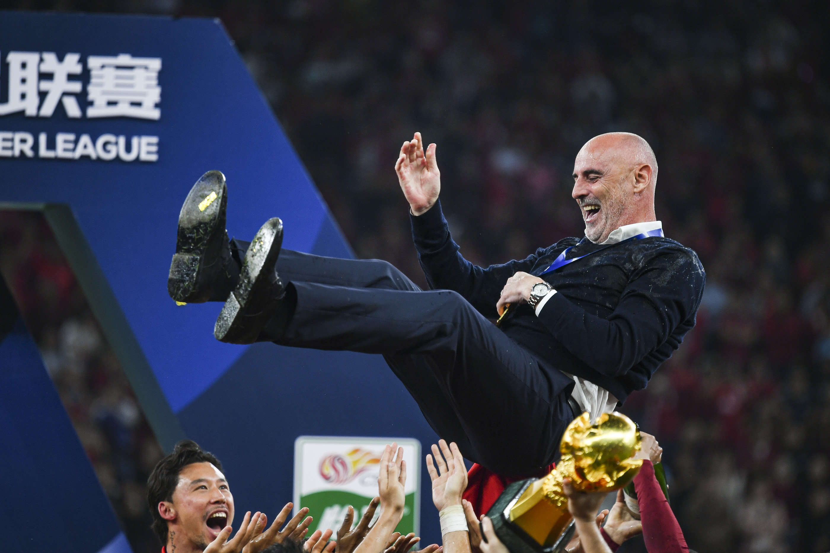 上海海港队披荆斩棘,实现胜利的简单介绍 上海海港队披荆斩棘,实现胜利的简单介绍