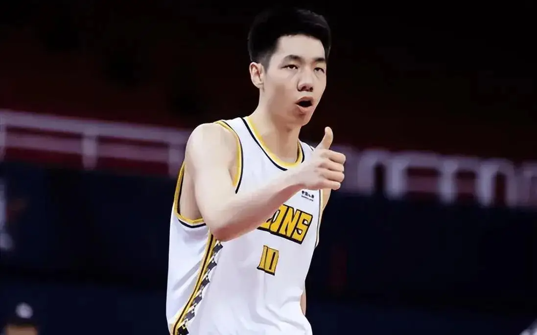 广厦男篮晋级总决赛,期待捧起冠军奖杯 广厦男篮晋级总决赛,期待捧起冠军奖杯